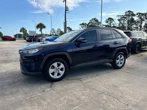 Used 2020 Toyota RAV4 XLE w/ Convenience Package FWD image 7