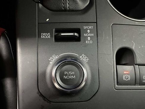Used 2023 Toyota Highlander XSE AWD/4WD image 32