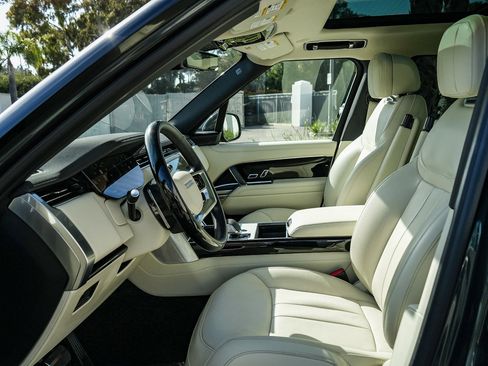 Certified 2025 Land Rover Range Rover SE AWD/4WD image 19