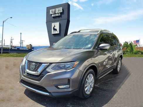 Used 2018 Nissan Rogue SV w/ Premium Package FWD image 1