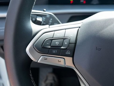 New 2026 Volkswagen Tiguan SE FWD image 26