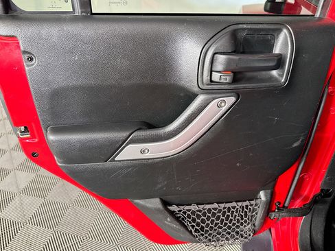 Used 2018 Jeep Wrangler Unlimited Sahara w/ Dual Top Group image 23