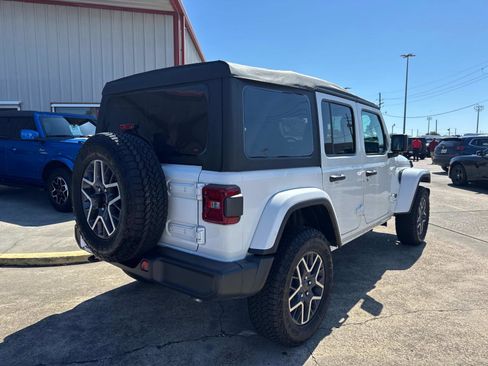 Certified 2025 Jeep Wrangler Unlimited Sahara image 7