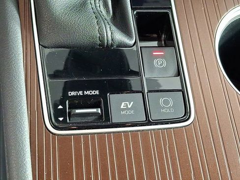 Certified 2024 Toyota Sienna LE image 23