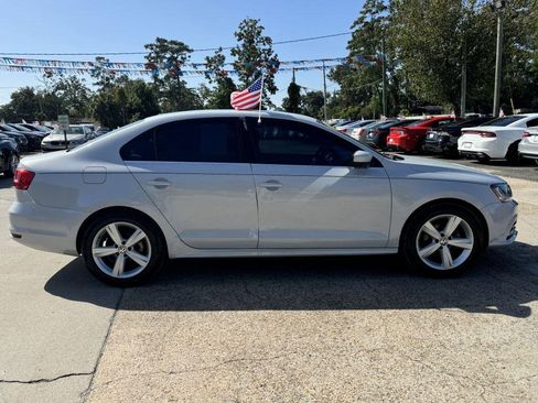 Used 2017 Volkswagen Jetta S image 4