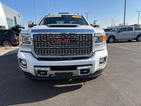 Used 2019 GMC Sierra 2500 Denali w/ Duramax Plus Package image 3