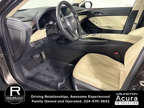Used 2019 Toyota Avalon XLE image 4