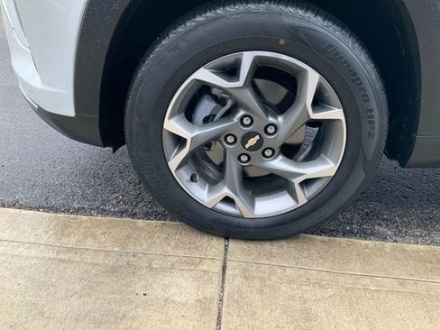 Used 2025 Chevrolet Trax LT image 10