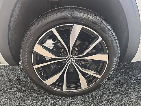 Used 2024 Volkswagen Atlas Cross Sport SEL Premium R-Line AWD/4WD image 45