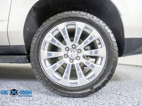 Used 2022 Chevrolet Suburban Premier AWD/4WD image 46