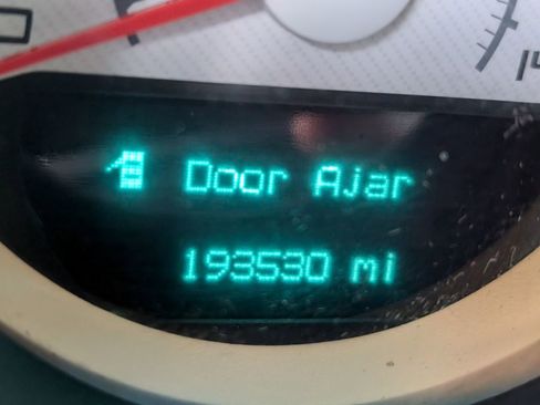 Used 2014 Dodge Challenger SXT RWD image 18