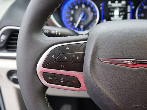 Used 2024 Chrysler Voyager LX image 20