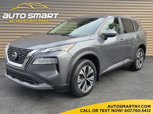 Used 2022 Nissan Rogue SV image 1