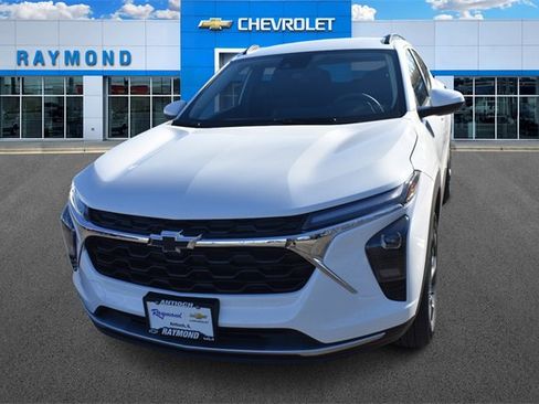 New 2026 Chevrolet Trax LT w/ LPO, Blackout Package image 8