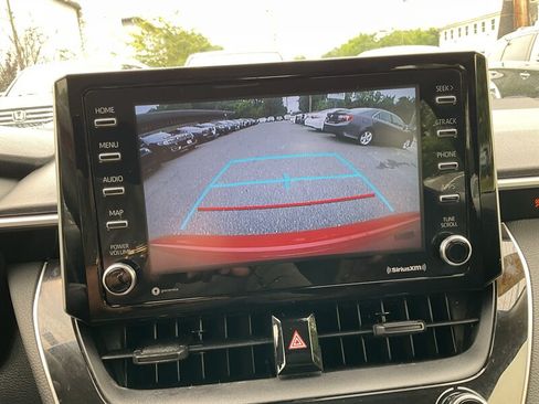 Used 2021 Toyota Corolla LE FWD image 19
