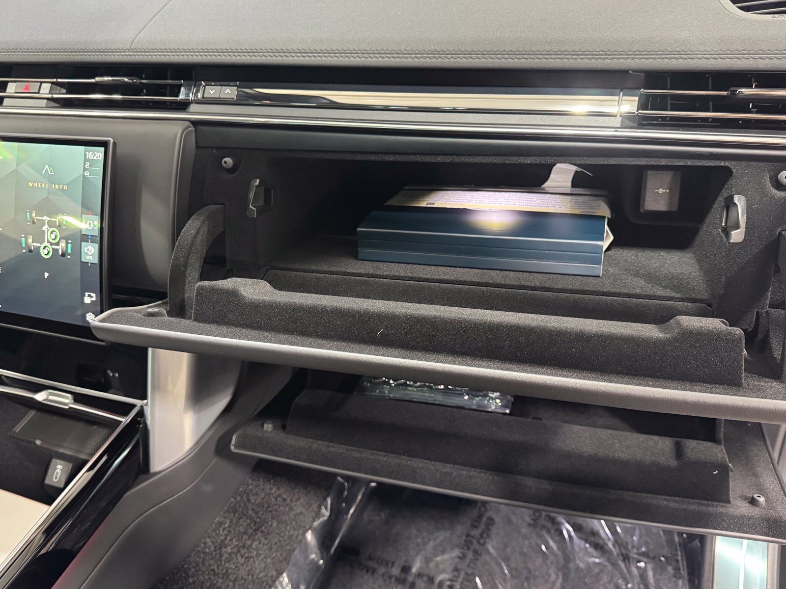New 2026 Land Rover Range Rover SE AWD/4WD image 50