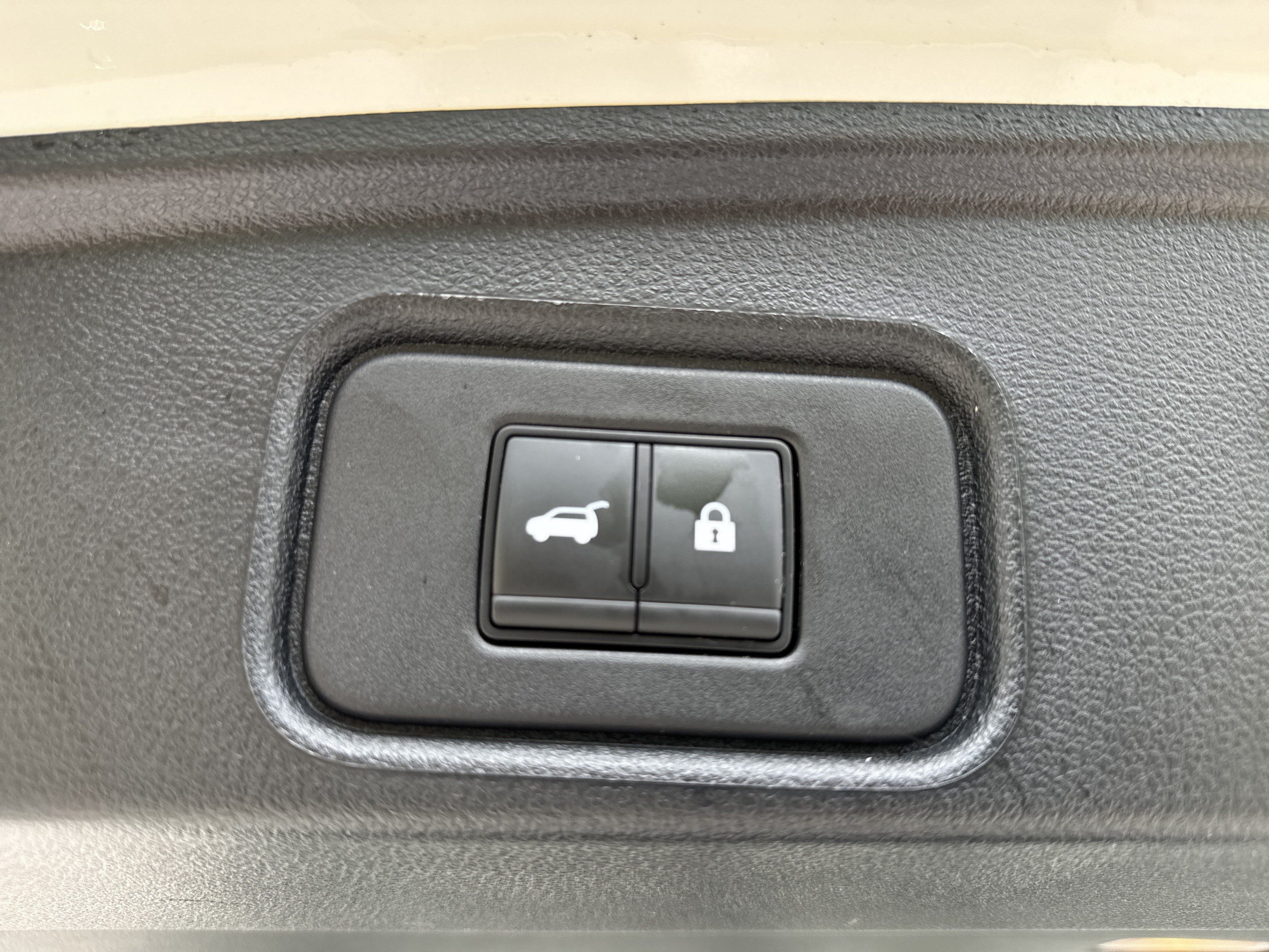 Used 2024 Nissan Pathfinder SL FWD image 33