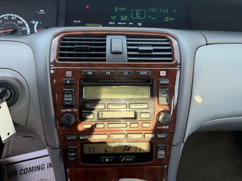 Used 2001 Toyota Avalon XLS image 11