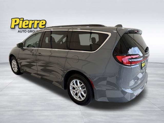 Used 2022 Chrysler Pacifica Touring-L FWD image 2