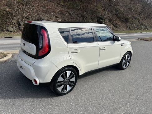 Used 2016 Kia Soul ! w/ Premium Package image 7