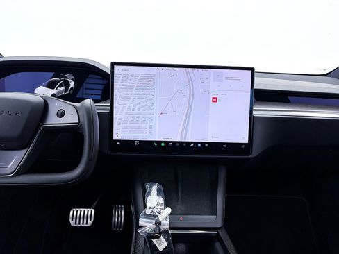 Used 2022 Tesla Model X Plaid image 6