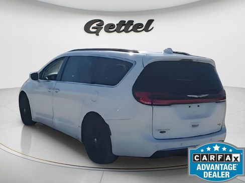 Used 2022 Chrysler Pacifica Touring-L image 6