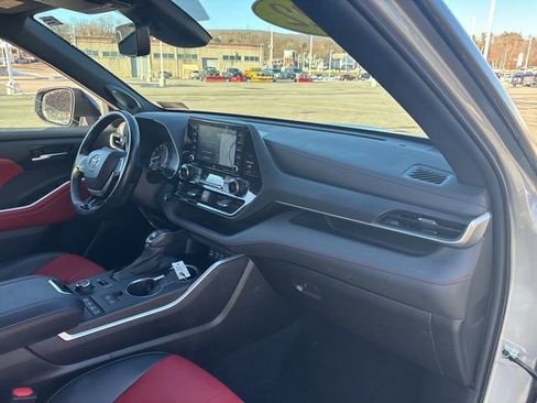 Used 2022 Toyota Highlander XSE image 11
