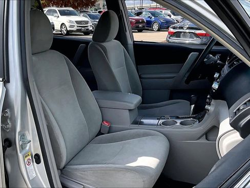 Used 2012 Toyota Highlander FWD image 8