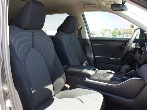 Used 2020 Toyota Highlander L image 23