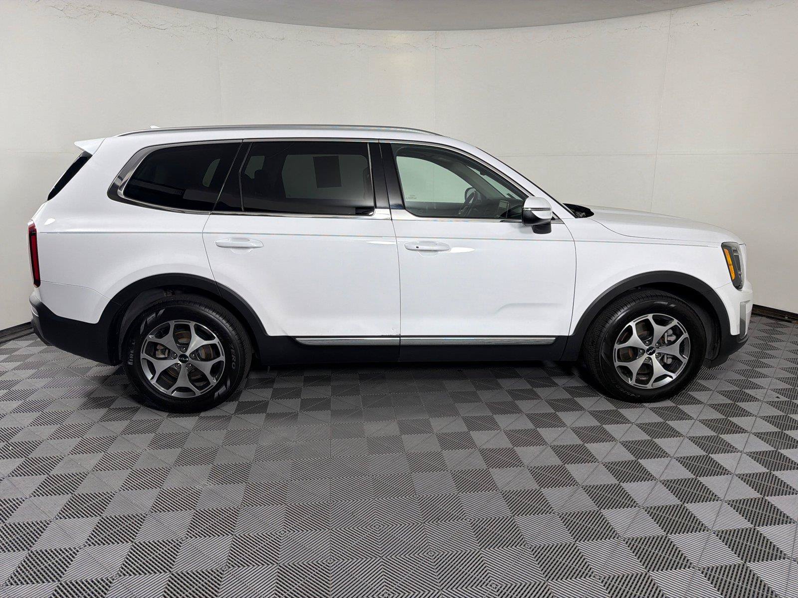 Used 2022 Kia Telluride EX FWD image 8