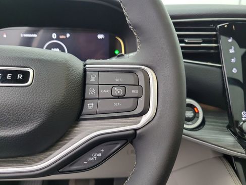 Used 2023 Jeep Wagoneer Series III w/ Premium Group I image 24