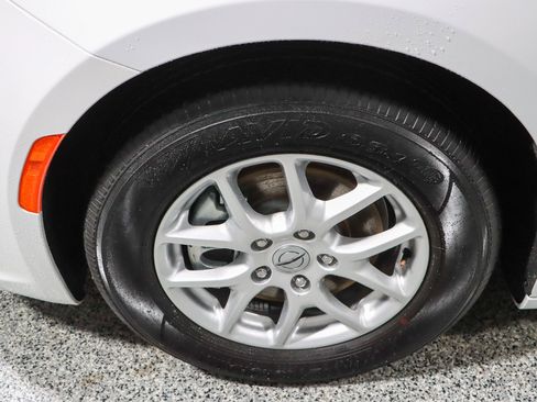 Used 2023 Chrysler Pacifica Touring-L FWD image 11