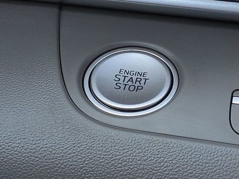 Used 2025 Hyundai Elantra SEL image 36