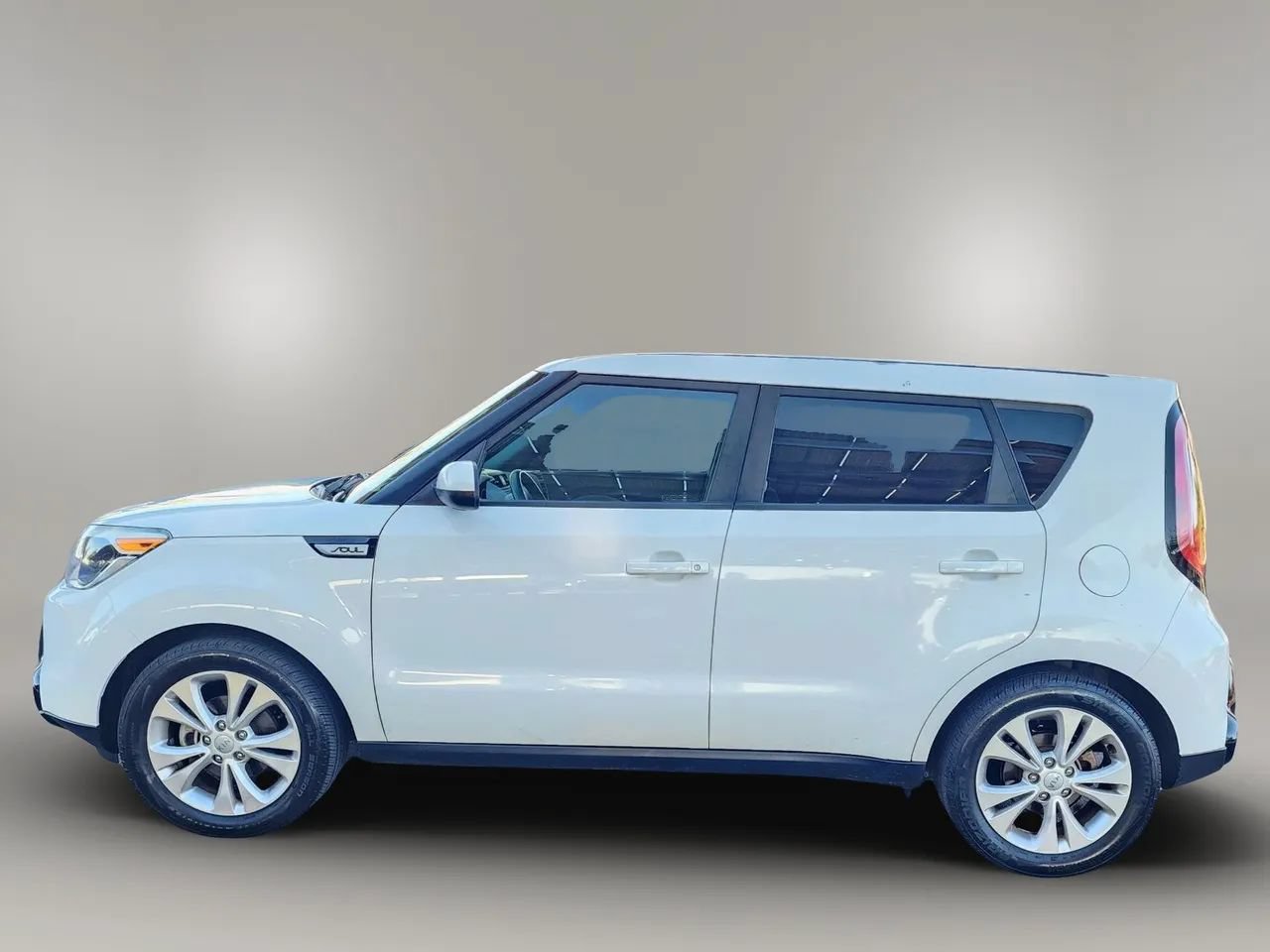 Used 2016 Kia Soul + FWD image 4