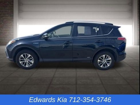Used 2017 Toyota RAV4 XLE image 7