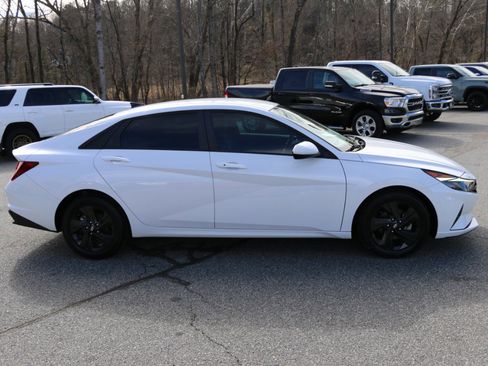 Used 2022 Hyundai Elantra SEL image 9