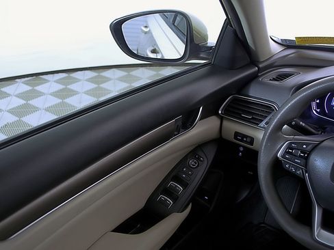 Used 2019 Honda Accord LX image 19