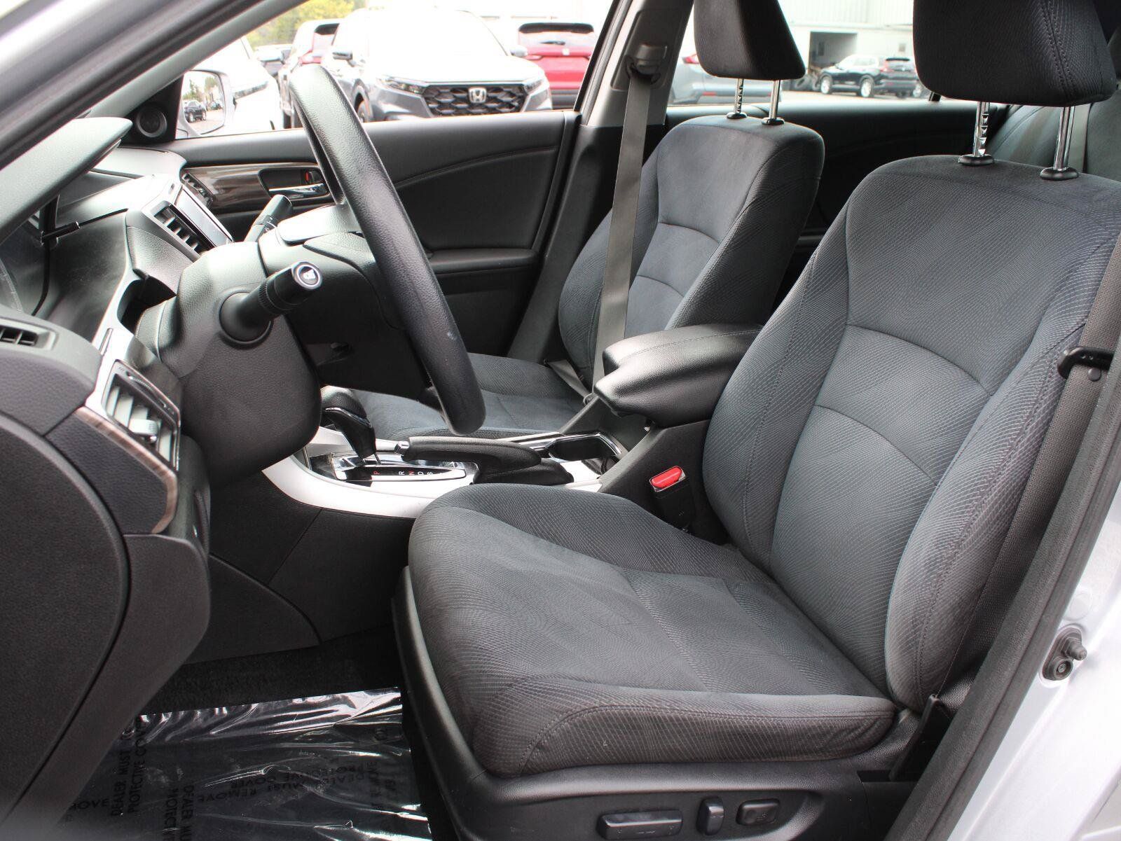 Used 2016 Honda Accord EX image 18