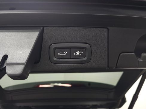 Used 2024 Volvo XC60 T8 Ultimate w/ Protection Package Premier AWD/4WD image 10