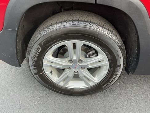 Used 2024 GMC Terrain SLE w/ Driver Convenience Package image 22