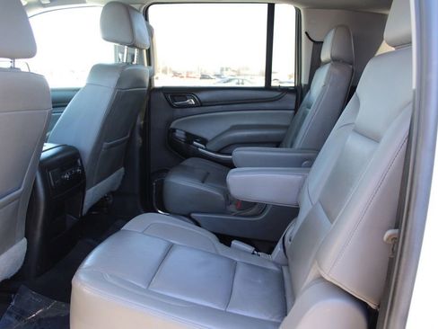 Used 2019 Chevrolet Suburban LT image 24