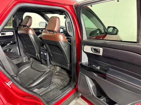 Used 2021 Ford Explorer Platinum w/ Equipment Group 601A AWD/4WD image 38