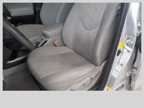 Used 2012 Toyota RAV4 4WD w/ Value Pkg image 2