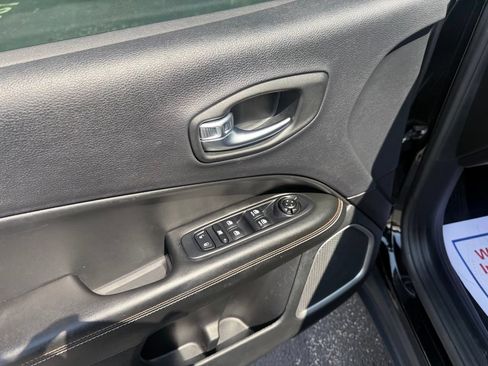 Used 2018 Jeep Compass Latitude AWD/4WD image 19