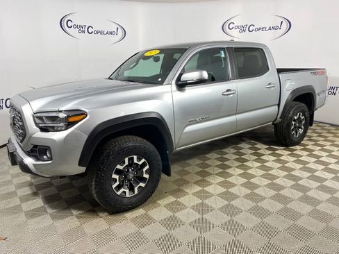 Certified 2023 Toyota Tacoma TRD Off-Road AWD/4WD image 3