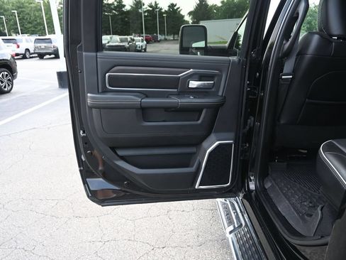 Used 2025 RAM 2500 Laramie AWD/4WD image 25