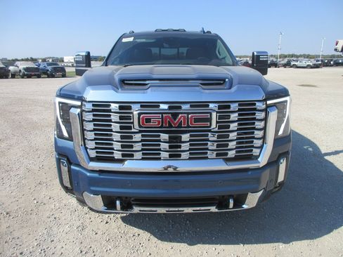 New 2026 GMC Sierra 3500 Denali w/ Denali Reserve Package image 12