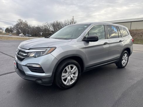 Used 2017 Honda Pilot LX image 3