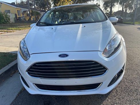 Used 2018 Ford Fiesta SE image 2