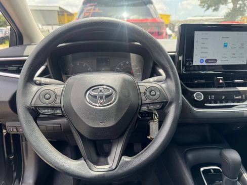 Used 2025 Toyota Corolla LE FWD image 27